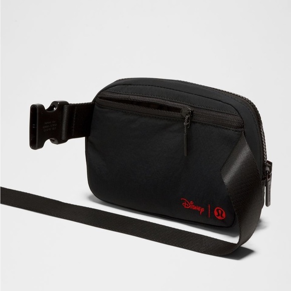 🖤NEW LULULEMON x DISNEY LIMITED EDITION EVERYWHERE BAG 1L - Picture 5 of 9